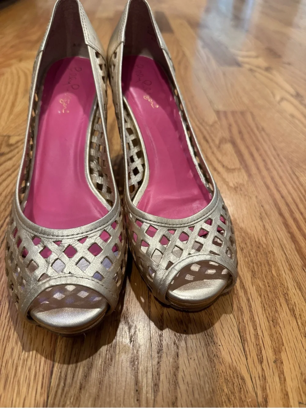Lilly Pulitzer- Metallic Gold Peep-Toe Wedges with Pink Insole. Size 8.5